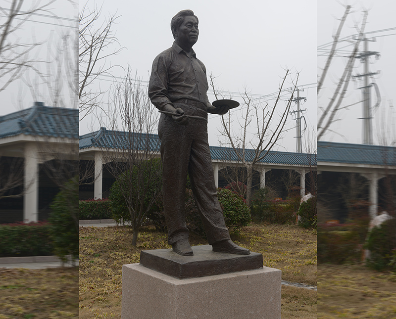 雕塑作品 喻繼高像、青銅高2.3米、安放地點(diǎn)：喻繼高紀(jì)念館